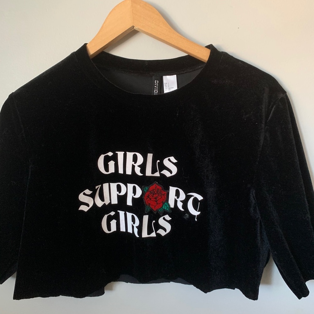 Cropped black velvet shirt